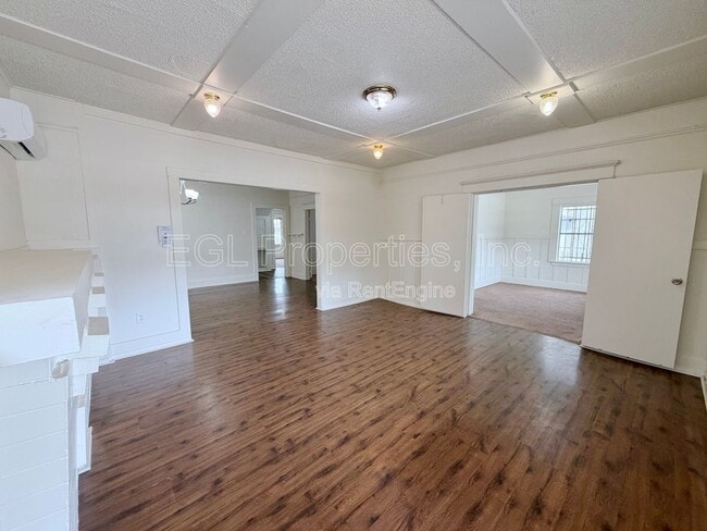 Foto del edificio - 860 W 56th St