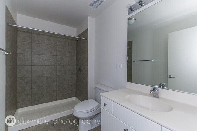 Foto del edificio - 2 bedroom in Chicago IL 60607