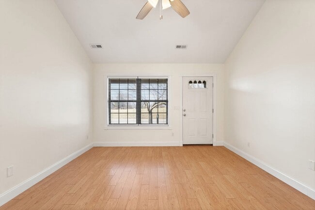 Building Photo - 1216 Whitehorse Vale Dr