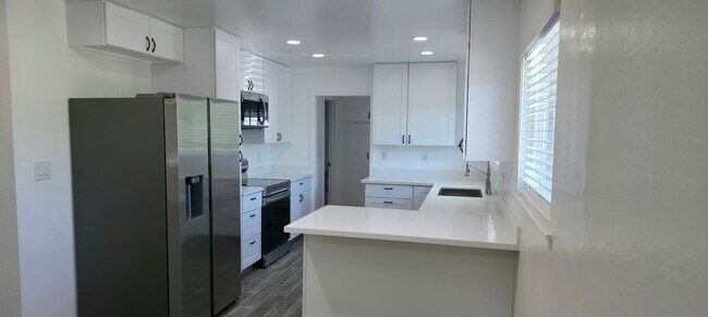 Foto del edificio - 125 Farrell Ave