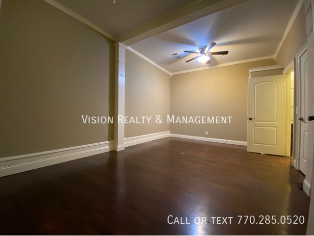 Building Photo - 3 bed/2ba Historic Loft in the Square!