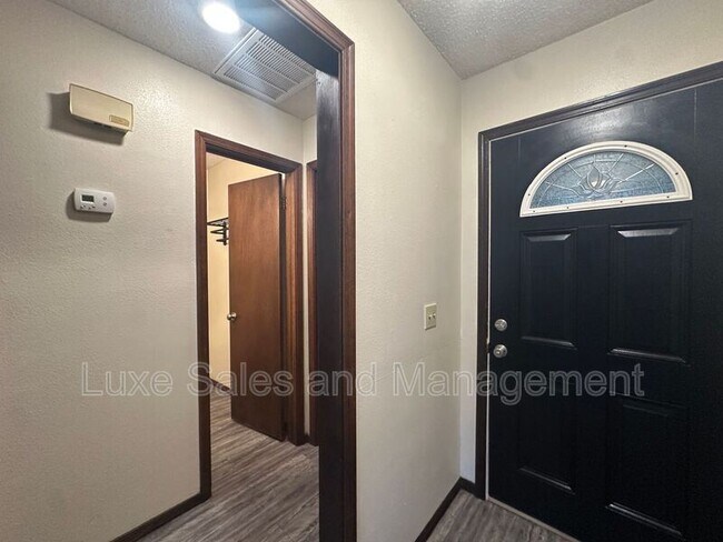 Foto del edificio - 533 N Davis Ave