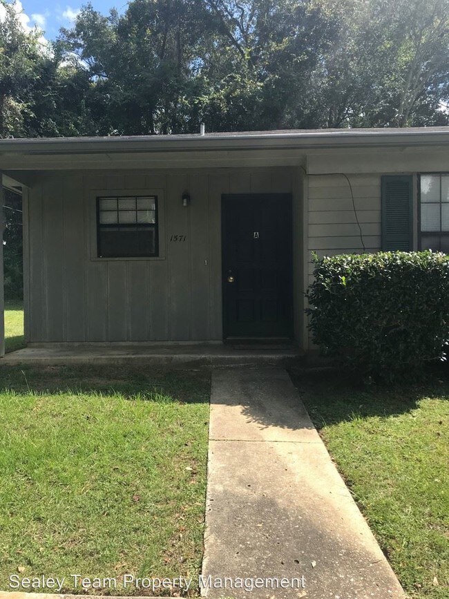 Building Photo - 1571 Live Oak Dr