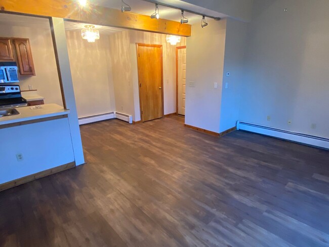 Building Photo - Two Bedroom Condo in Franklin Heights