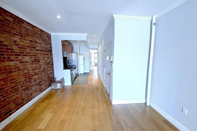 Foto del edificio - 102 E 7th St