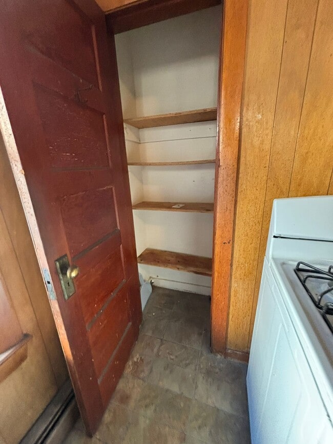 Building Photo - 121 Bennington St