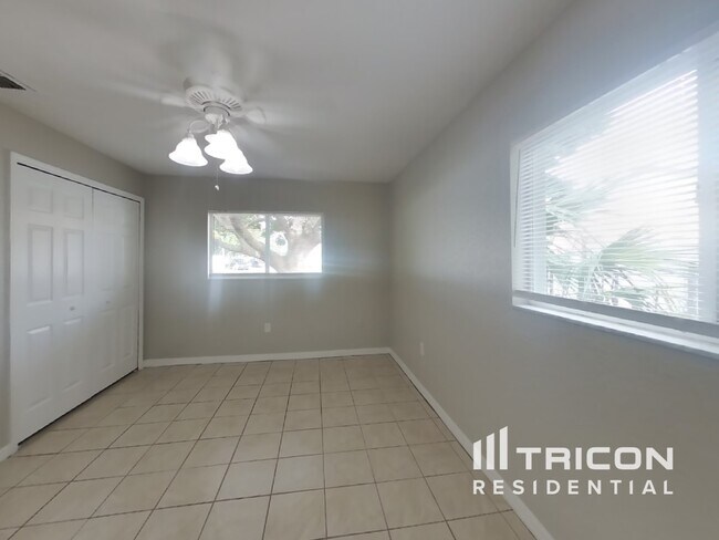 Building Photo - 4369 Montano Ave