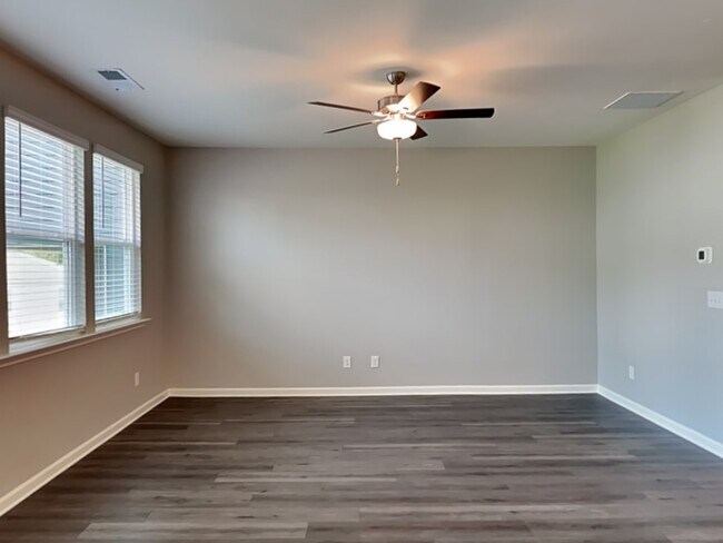 Foto del edificio - 198 Webster Cir