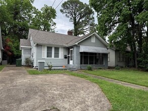 Building Photo - 2243 Winona Ave