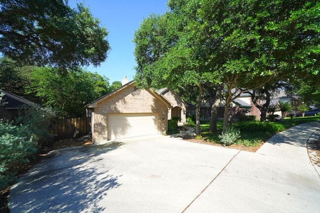 Building Photo - Gorgeous Home in the Coveted Greenshire Subdivision - Realtor Commission: $400