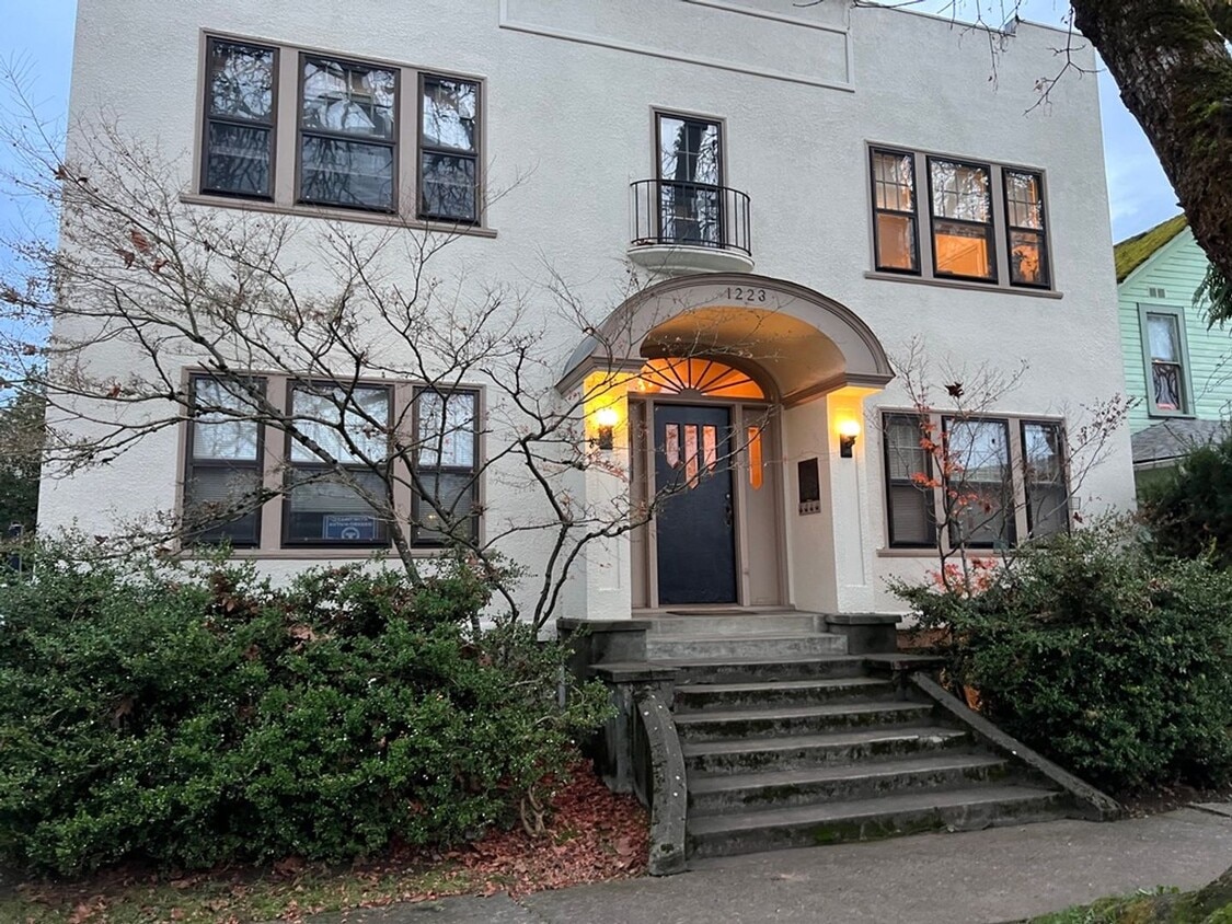 1 bedroom 1 bath downtown apartment - available now - 1 bedroom 1 bath downtown apartment - available now