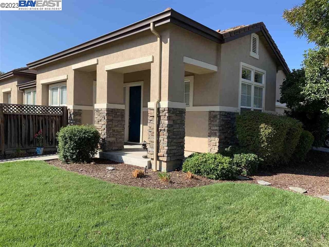 Foto principal - 4934 Sequoia Ave