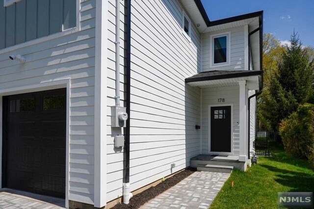 Building Photo - 178 Tenafly Rd
