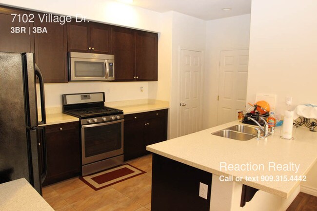 Foto del edificio - 7102 Village Dr
