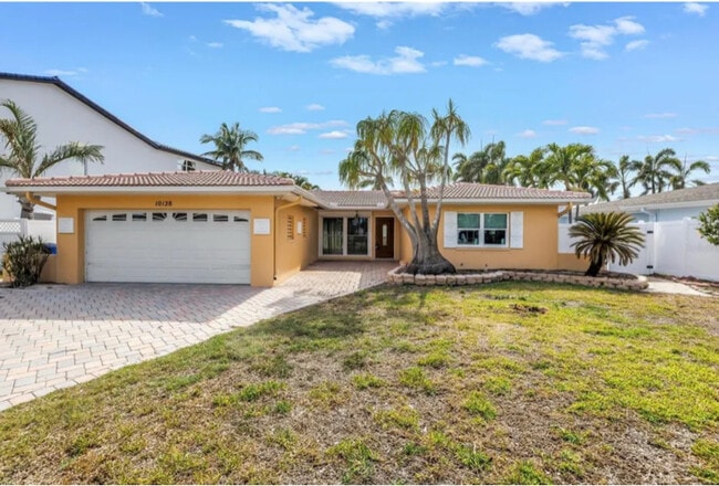 Building Photo - 10128 Yacht Club Dr