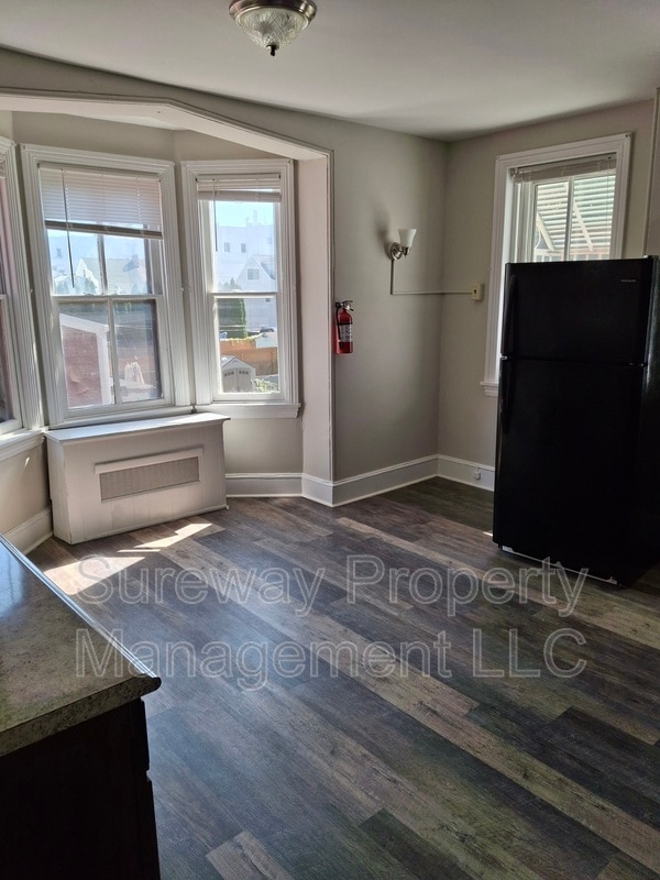 Building Photo - 212 E Broad St