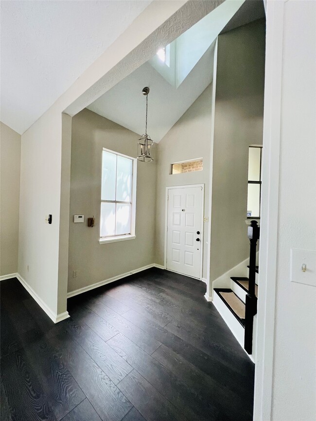 Building Photo - 5 Spurwood Ct