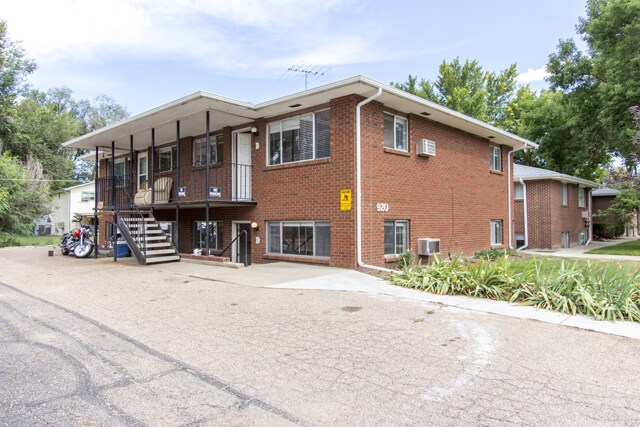 Building - 920 N Douglas Ave