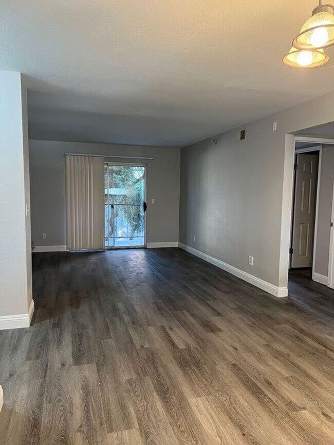 Foto del edificio - Two Bedroom/Two Bathroom Condo