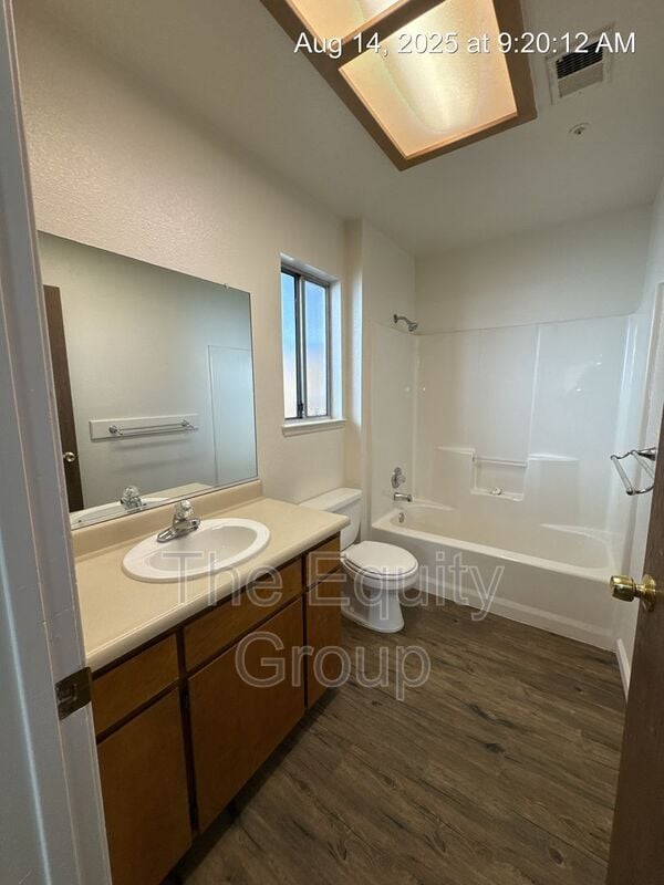 Building Photo - 1123 W Tulare Ave