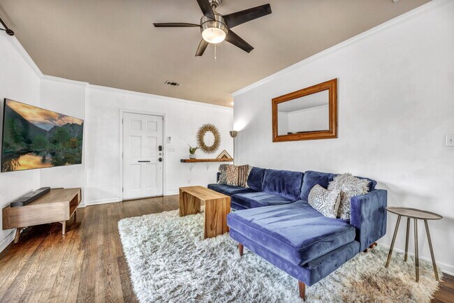 Building Photo - 4203 Duval St