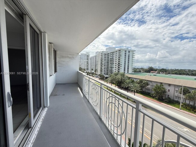 Building Photo - 5825 Collins Ave