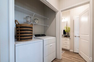 2BR/2BA, 1,069SF - Washer & Dryer - Ariza Westview
