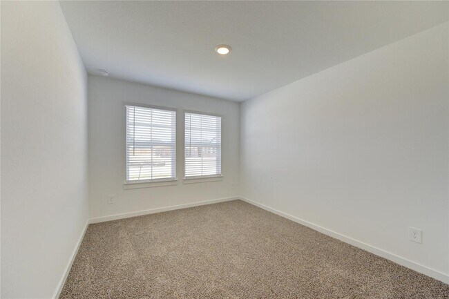 Building Photo - 30231 Belgrade Pk Ln
