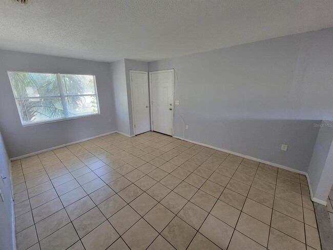 Building Photo - 2414 Chestnut Woods Dr