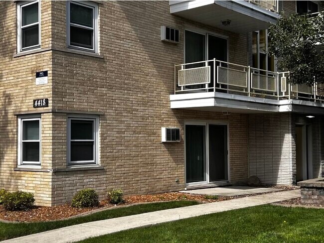 Building Photo - 4418 W 55th St