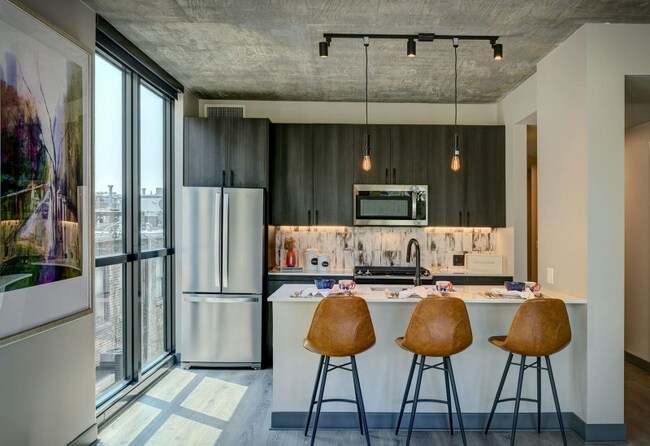 Foto del edificio - 1319 W Lake St