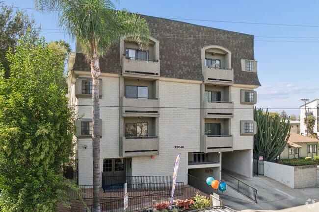 Building Photo - Chateau Emelita Apartments