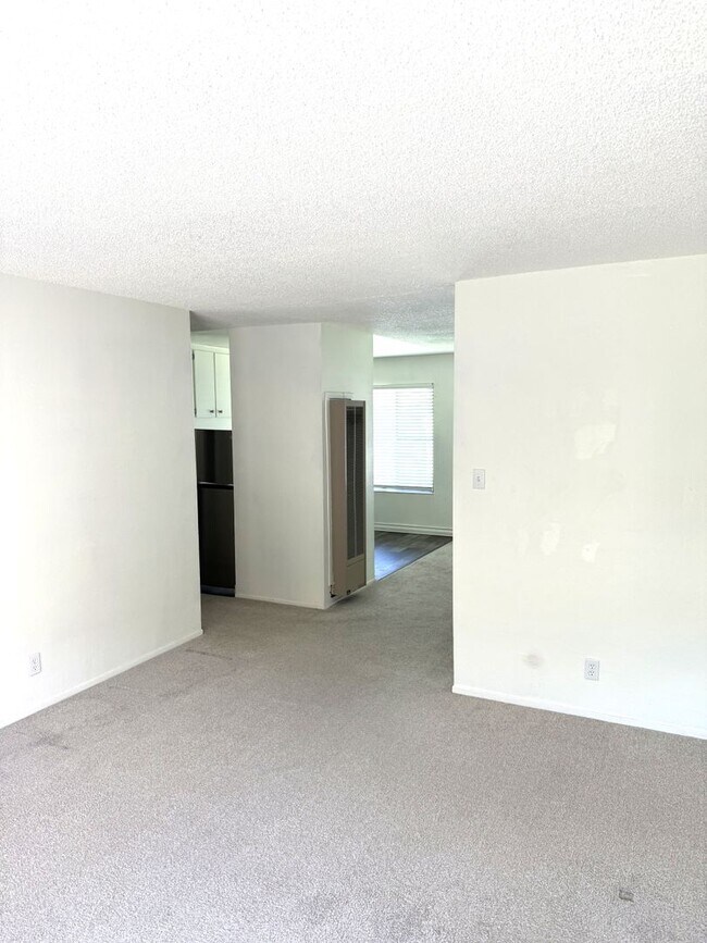 Foto del edificio - Charming One-Bedroom Condo in Prime Concor...
