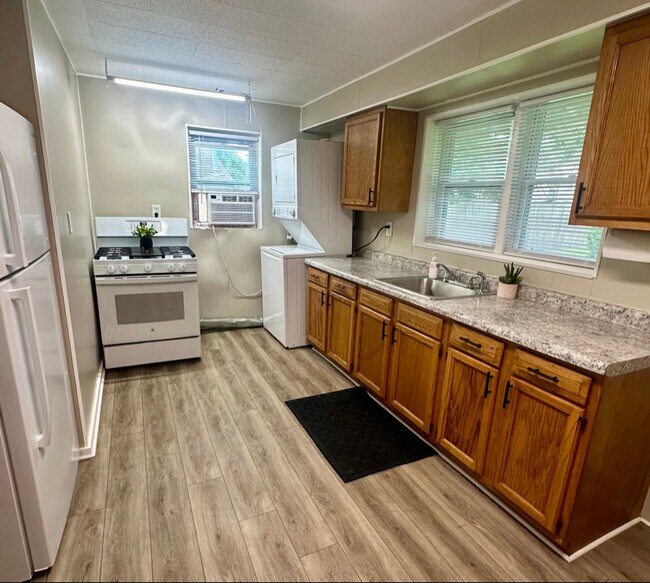Foto del edificio - 321 SW Circle Dr