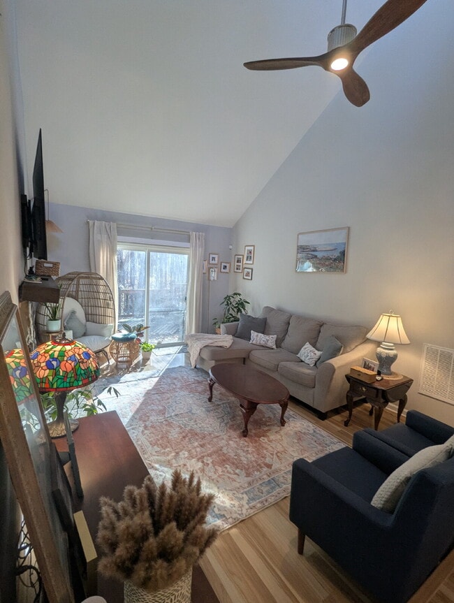 Building Photo - Cozy 2 Bedroom Unit in Raleigh!