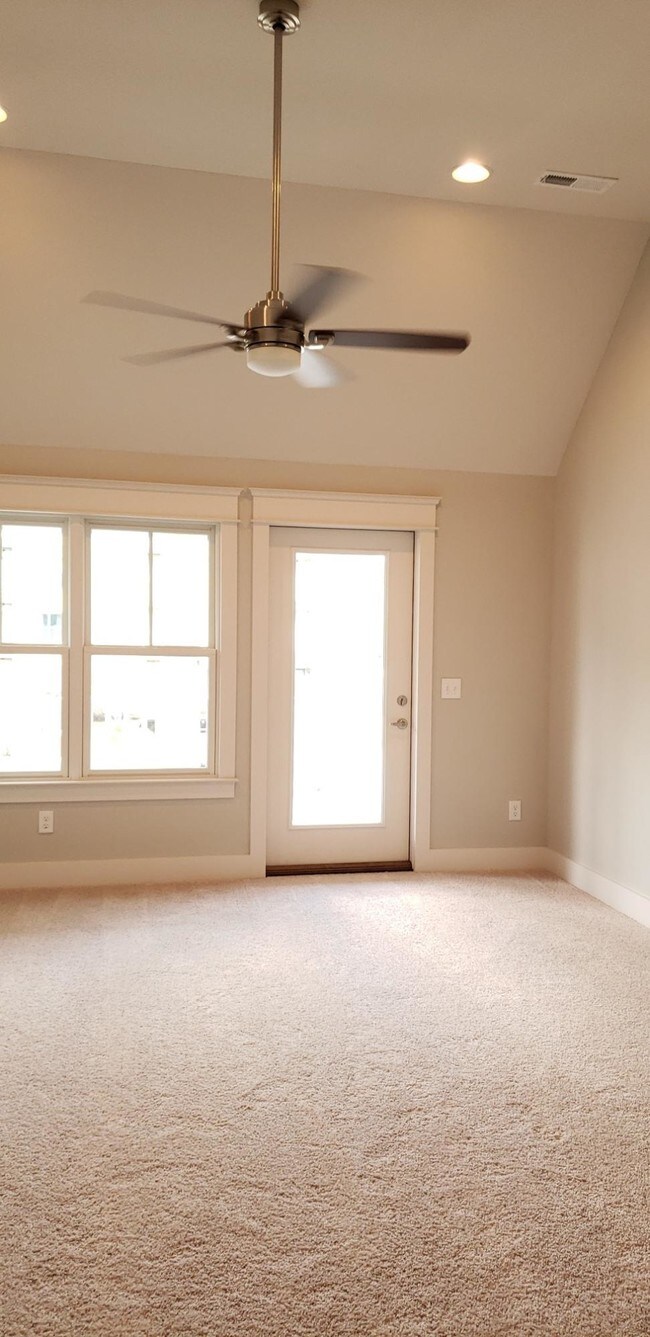 Building Photo - 683 Mariner Way