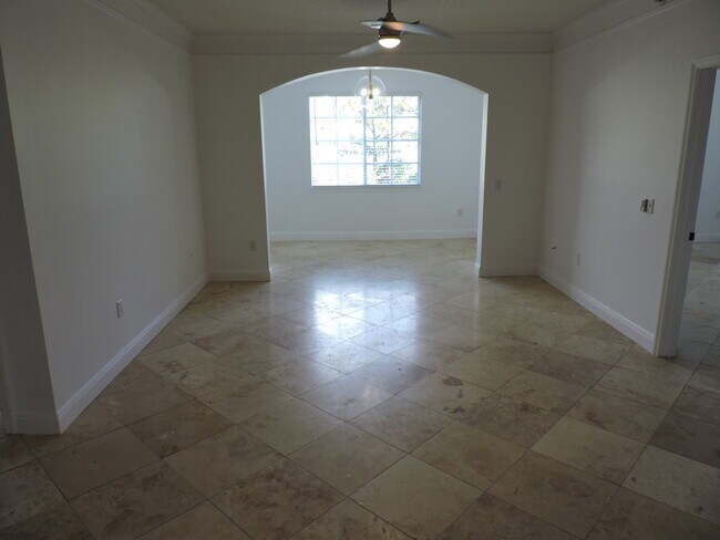 Building Photo - 7305 Myrtlewood Cir W