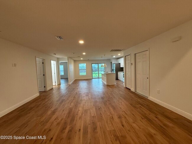 Foto del edificio - 1382 Giralda Cir NW