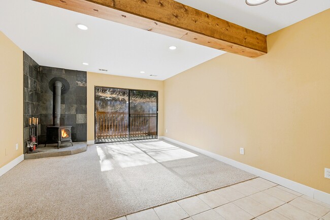 Foto del edificio - 1901 Clear Creek Dr