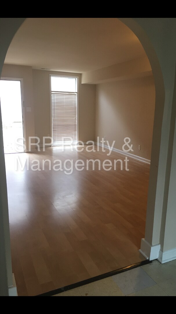 Foto del edificio - Special $200.00 off first month's rent!!!