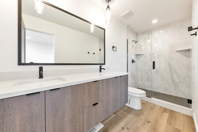 Foto del edificio - 230 W 1300 S St