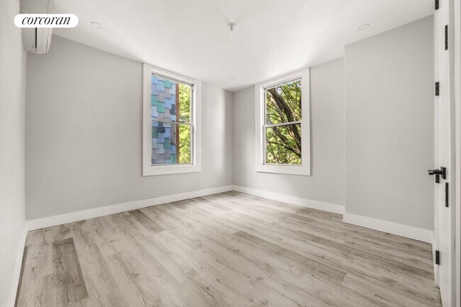 Building Photo - 739 6th Ave