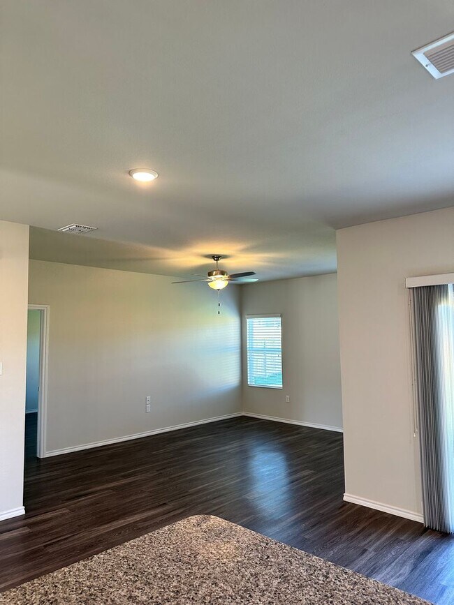 Foto del edificio - 4 Bedroom in Hallsville