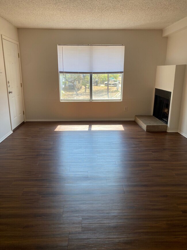 Foto del edificio - Langtry Apartments- 1 Bedroom 1 Bathroom