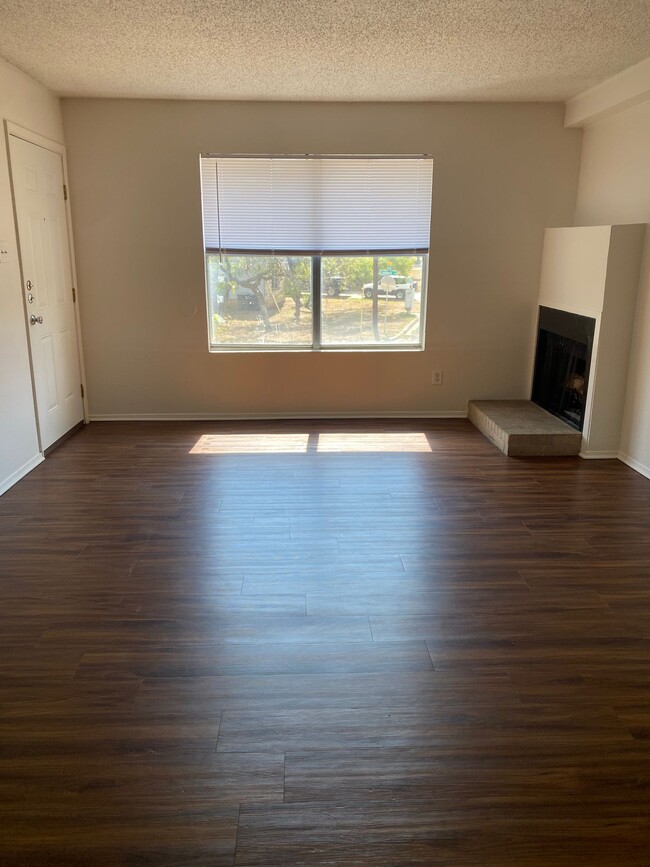 Foto del edificio - Langtry Apartments- 2 Bedroom 2 Bathroom