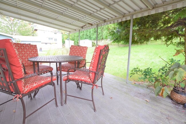 Building Photo - Bright 3 Bedroom with Bonus Room Walking t...