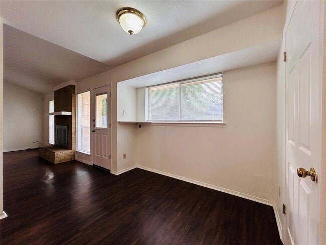 Building Photo - 12913 Lamplight Village Ave