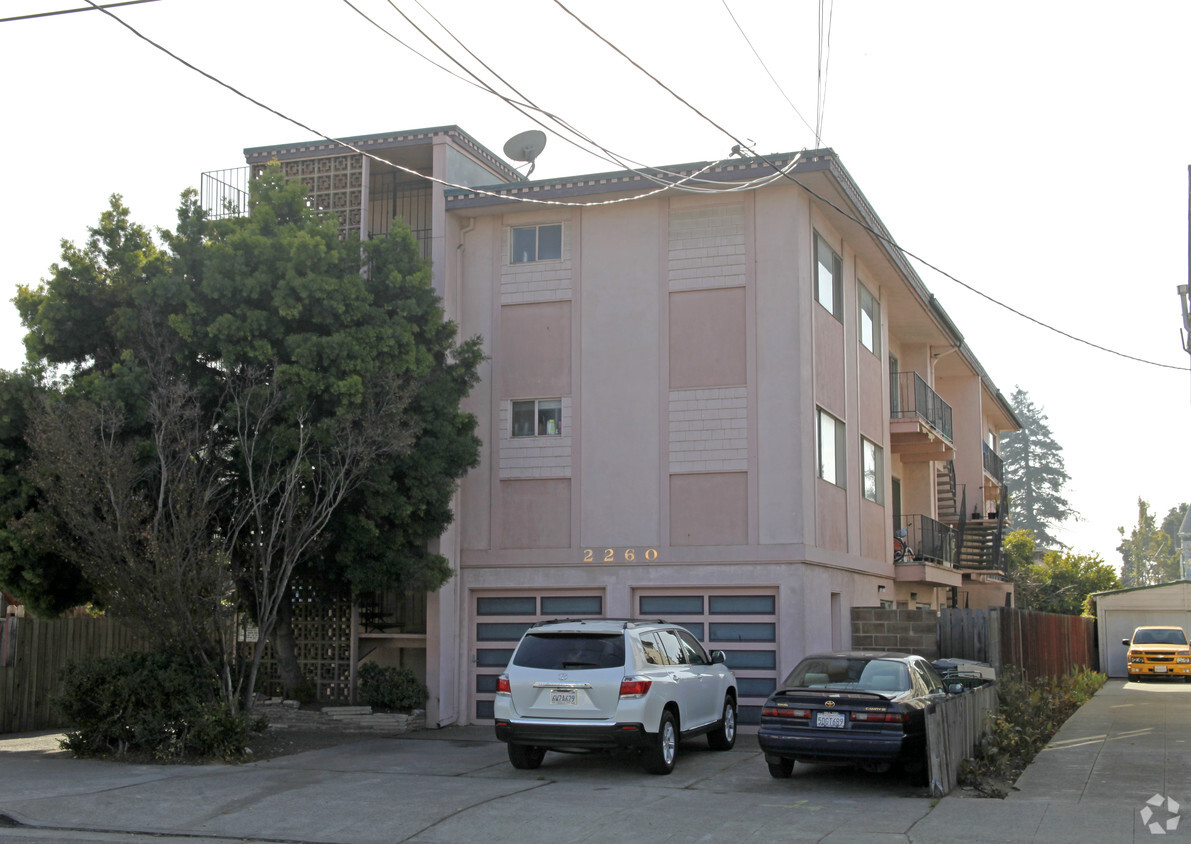 Building Photo - 2260 Encinal Ave