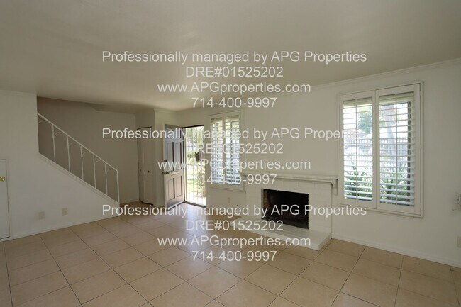 Building Photo - 4 Bedroom / 2.5 Bathroom townhouse in the ...