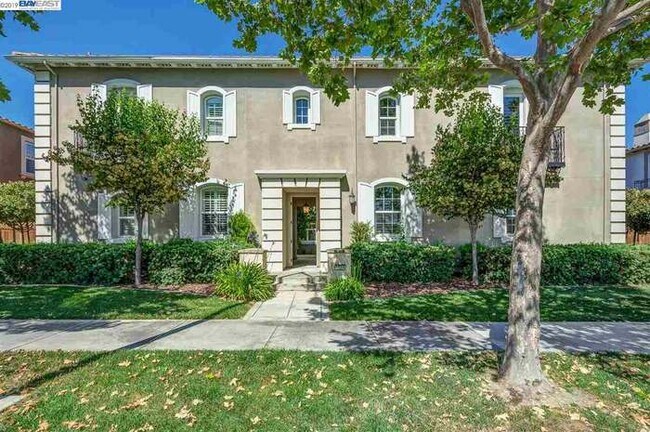 Beautiful and bright town home - 7506 Stoneleaf Rd